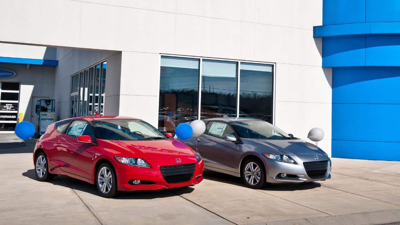 Pros and Cons Of Buying a Hybrid Car